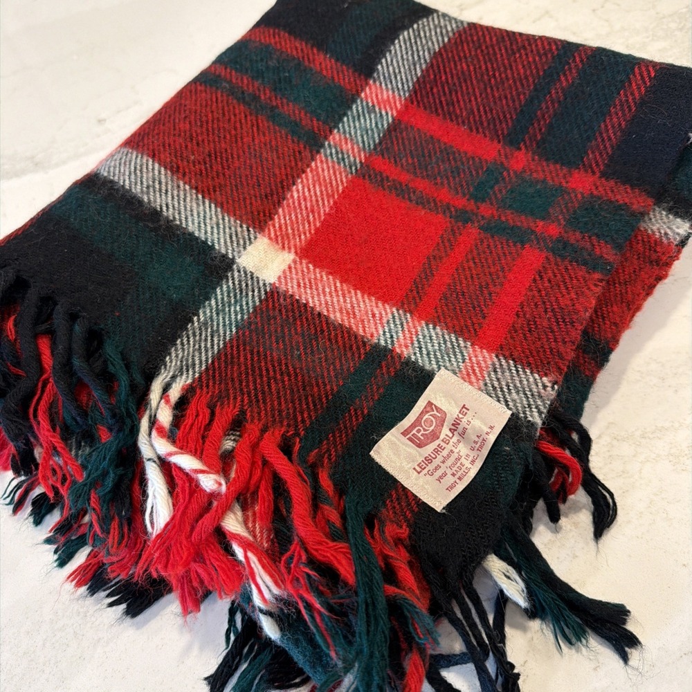 Troy VTG Leisure Throw Blanket Red Winter Plaid Wool Fringe Cabin ~50 x 50 inch